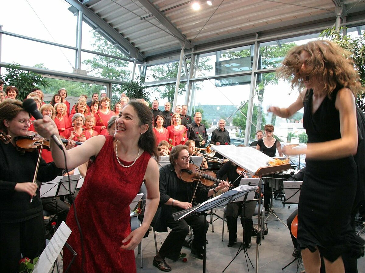 Bei “Singing Gospels“ 2007 ging es im Audi-Hangar zur Sache: Blick auf die Bühne.